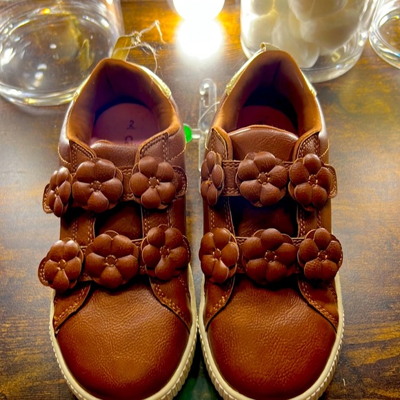 Brown and off white trim carter shoes - Picture 1 of 5